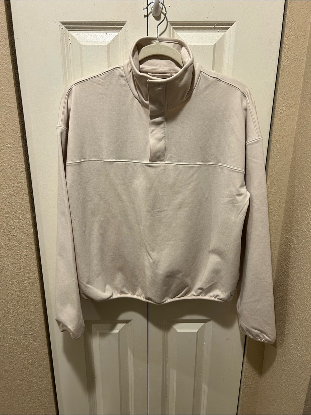 NWOT Vuori Granite Mock Neck Snap Pullover in Cream Ecru, size Small - Picture 7 of 11
